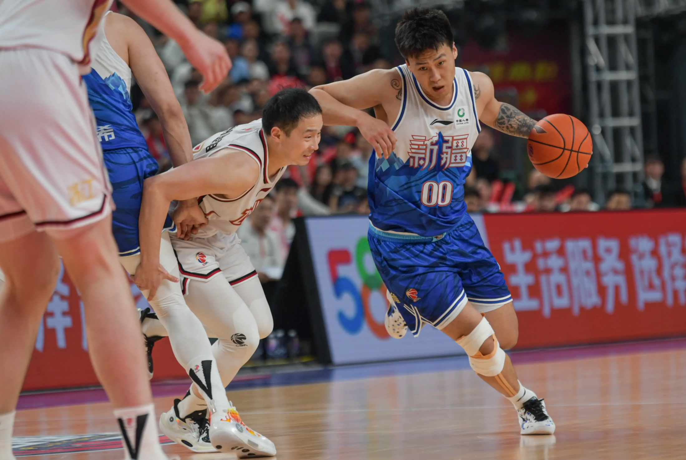 新疆广汇集结日绝杀压哨；志在CBA季后赛名次提升；气氛紧张；训练强度明显提升的简单介绍