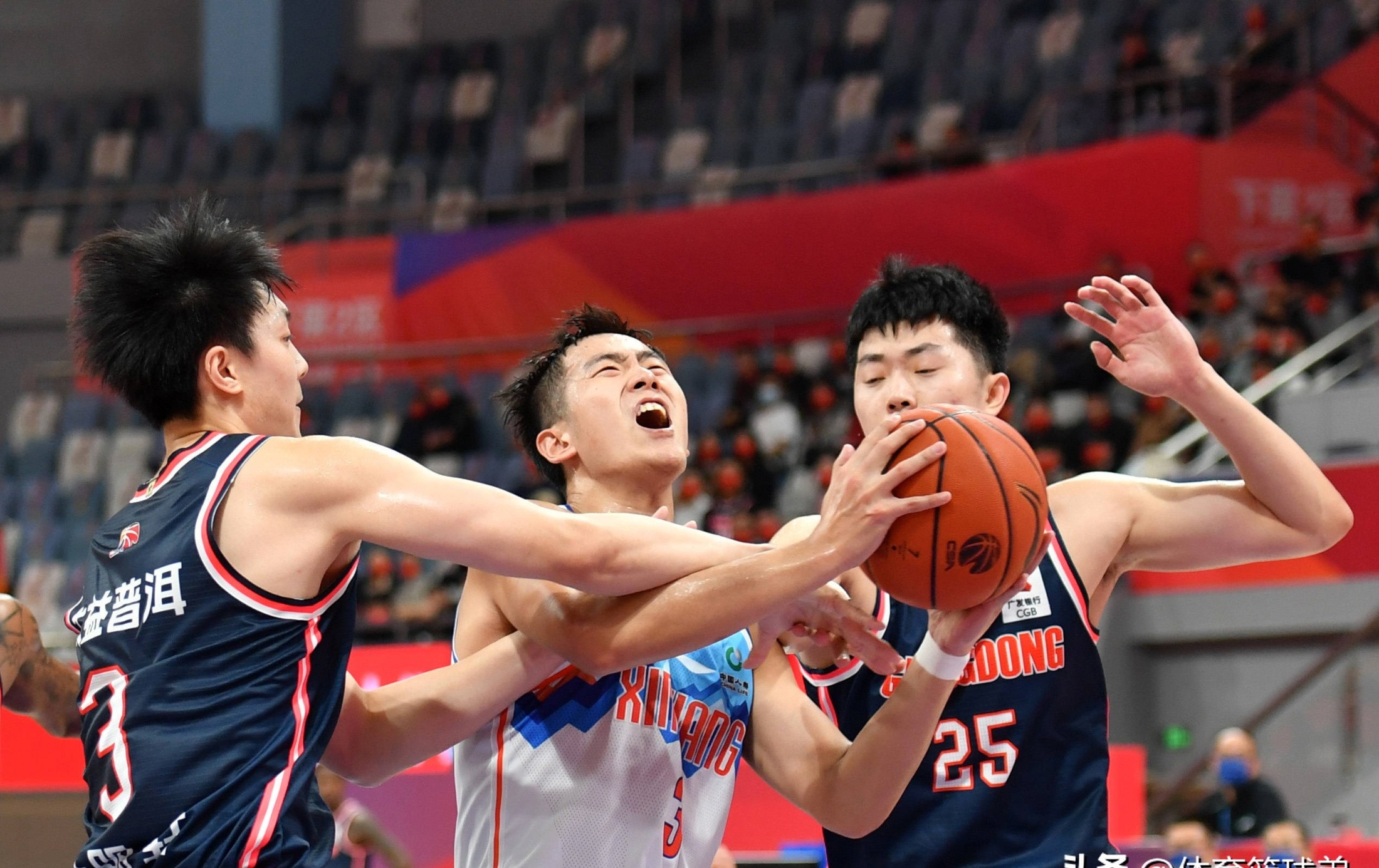 新疆广汇集结日绝杀压哨；志在CBA季后赛名次提升；气氛紧张；训练强度明显提升的简单介绍